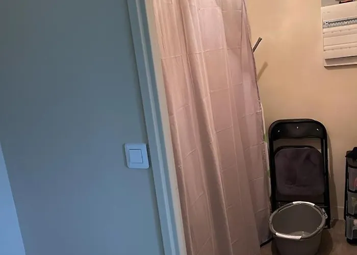 Fabuleux A Cote Du Chateau *