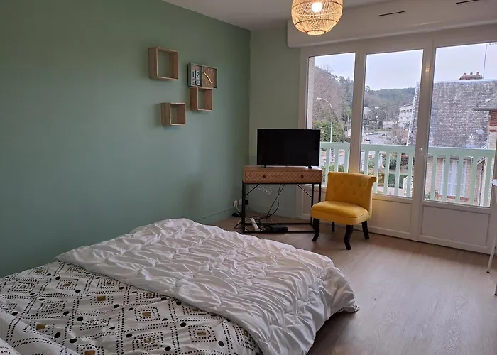 Fabuleux A Cote Du Chateau Bagnoles de l'Orne Normandie